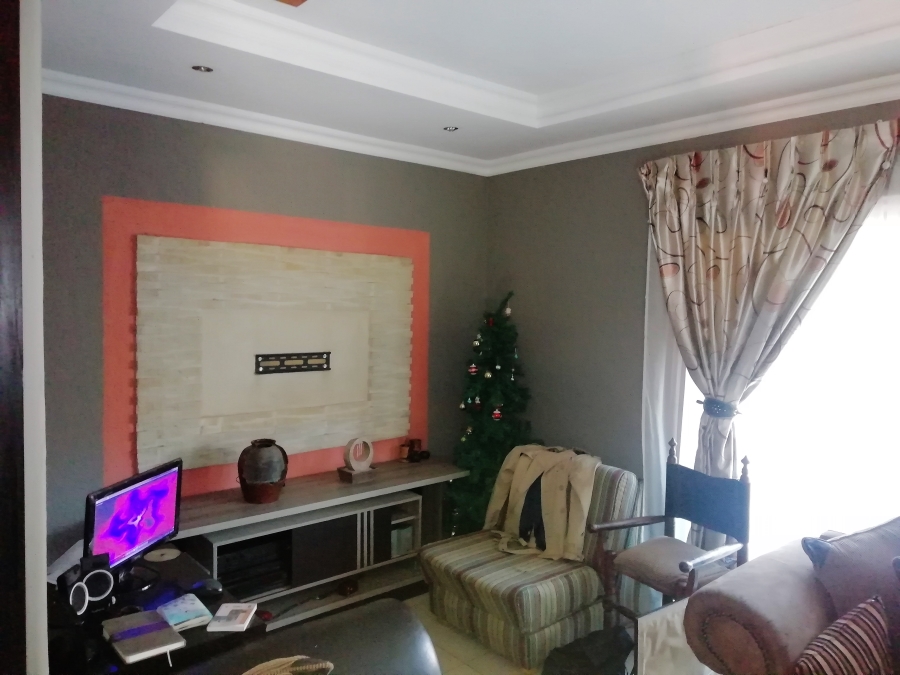 3 Bedroom Property for Sale in Geelhoutpark North West